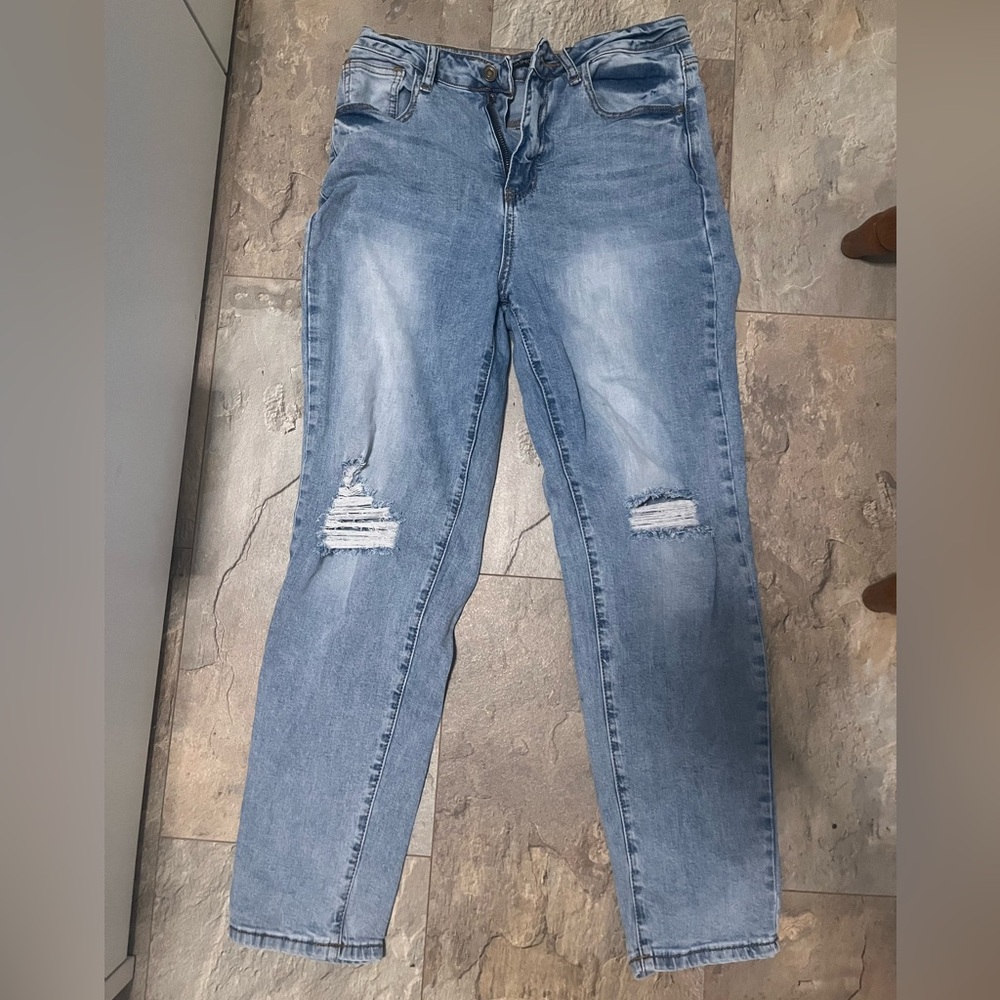 Ripped skinny jeans